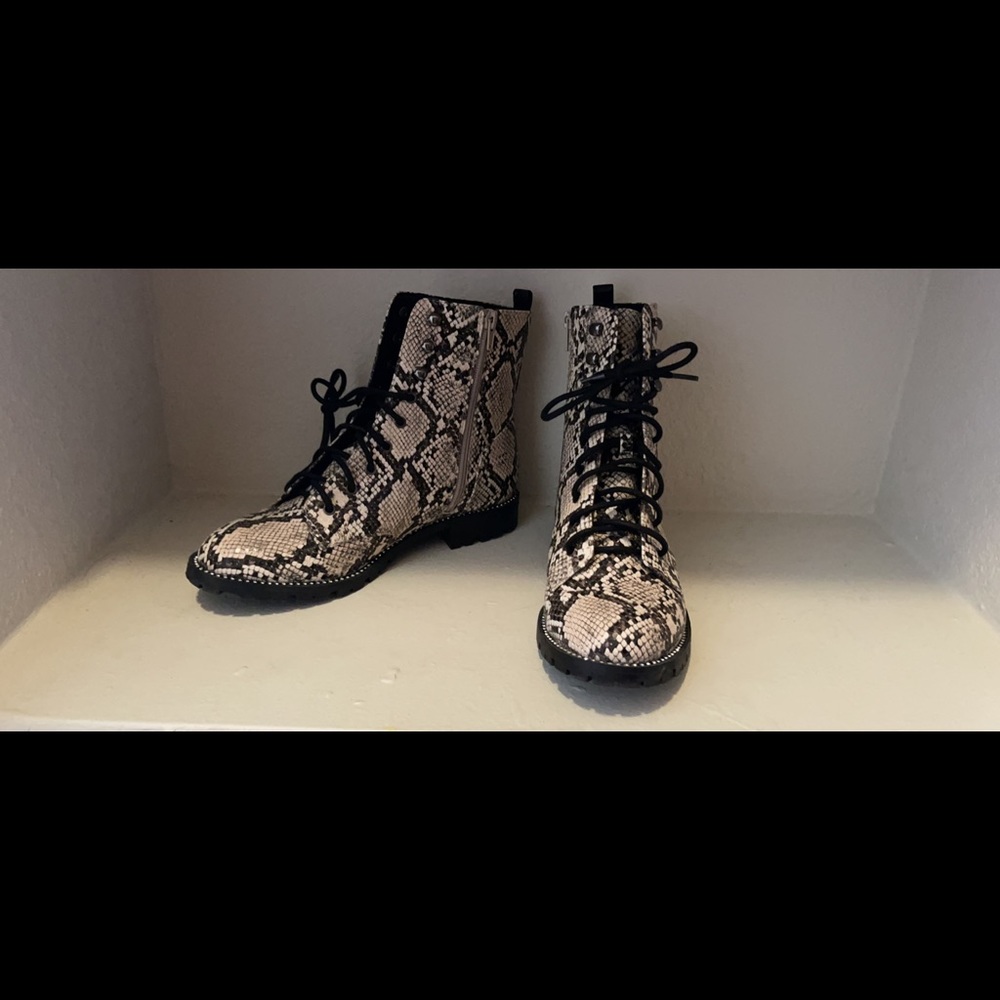 Nike shoes, just fab heels & boots for $25 a pair - Picture 6 of 15